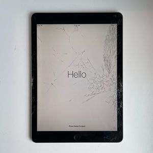 Silver iPad Pro (9.7 inch) model A1673